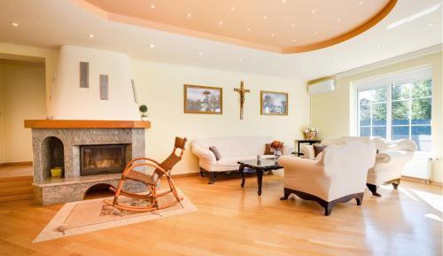 Three-Bedroom Vacation Home 