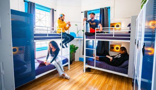 Bed in 6-Bed Mixed Dormitory Room with Shared Bathroom (ages 18-35 years only)