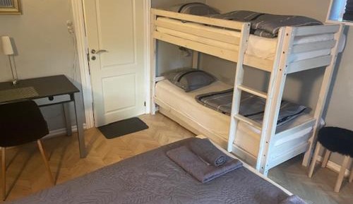 Family Room with Shared Bathroom (4 Adults)