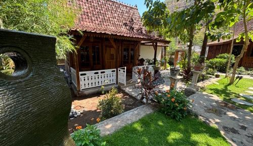 Deluxe Bungalow with Garden View
