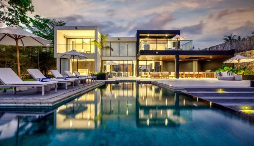 Family 5-Bedroom Villa with Private Pool