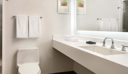 Corner Junior King Suite