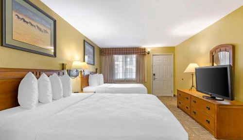 Queen Room with Two Queen Beds - Non-Smoking