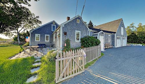 Three-Bedroom Vacation Home 