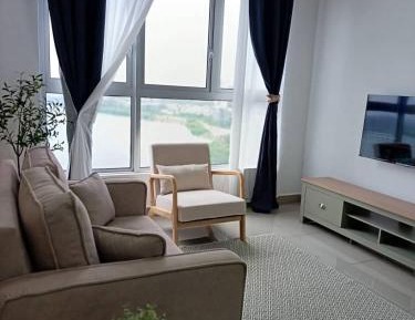 Three-Bedroom Apartment with Lake View