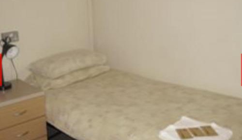 Basic Single Room with Shared Bathroom