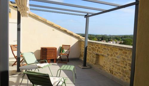 Queen Room with Private Bathroom