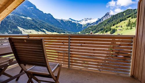 Apartment with Mountain View