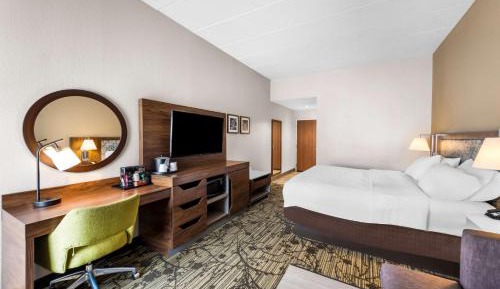 King Room with Sofa Bed and Study - Non-Smoking