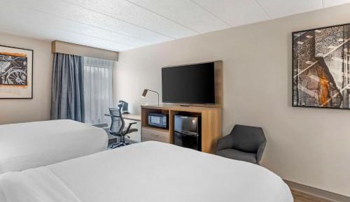 Queen Rooms with Two Queen Beds - Non-Smoking