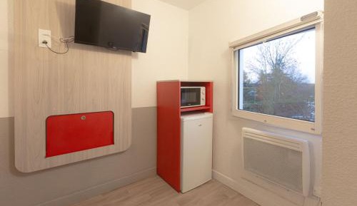 Triple Room with 1 Double Bed 1 Single Bed With Shared Bathroom And Toilet