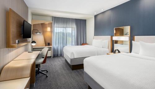 Queen Room with Two Queen Beds and Roll-In Shower - Mobility Access/Communication Assistance