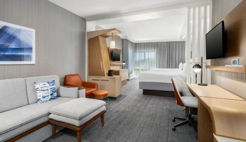 Queen Suite with Two Queen Beds, Bathtub and Sofa Bed - Mobility Access/Communication Assistance
