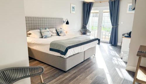 Superior Double or Twin Room with Terrace (Pet Friendly)