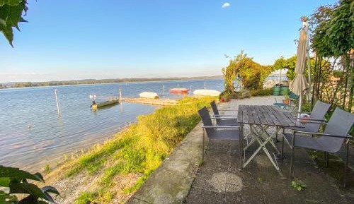 Three-Bedroom Apartment with Lake View