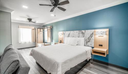 Deluxe Family Room