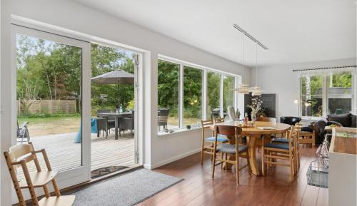 Three-Bedroom Vacation Home 