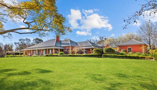 Queen Suite with Pool View