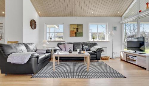Three-Bedroom Vacation Home 