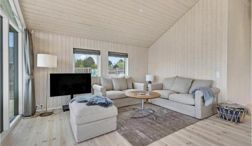 Three-Bedroom Vacation Home 