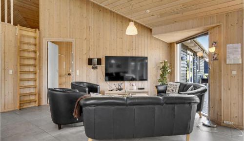 Six-Bedroom Holiday Home