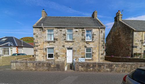Deluxe One-Bedroom Apartment with Garden View