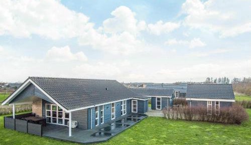 Three-Bedroom Vacation Home 