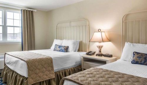Queen Room with Two Queen Beds - Non-Smoking