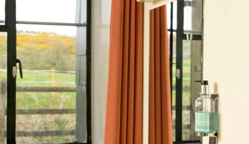 4 Bed Private Room Shared Bathroom