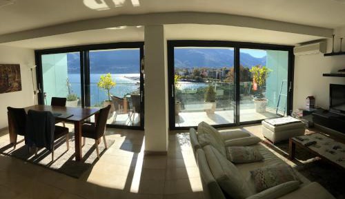 One-Bedroom Apartment with Balcony