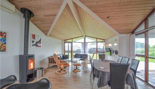 Three-Bedroom Vacation Home 