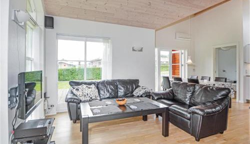 Three-Bedroom Vacation Home 