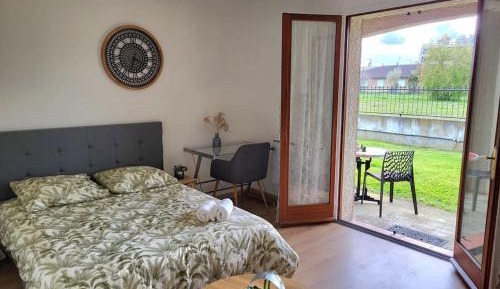 One-Bedroom Apartment with Garden