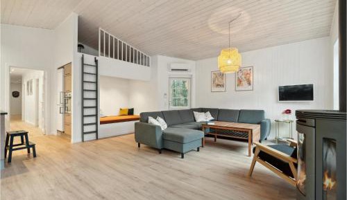 Five-Bedroom Holiday Home