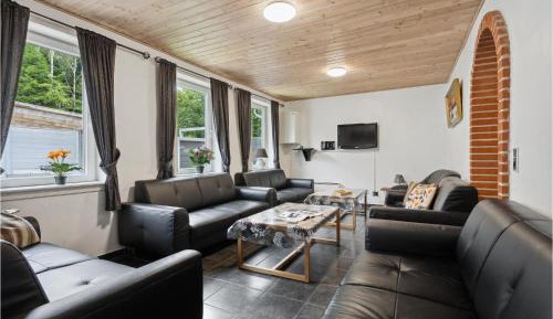 Seven-Bedroom Holiday Home
