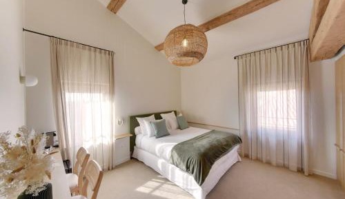 Queen Room with Pool View