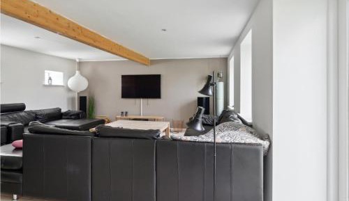 Eight-Bedroom Holiday Home