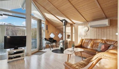 Three-Bedroom Vacation Home 