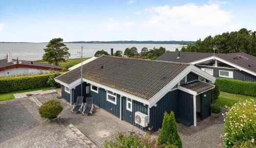 Three-Bedroom Vacation Home 