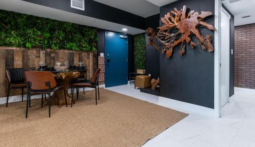Deluxe King Suite