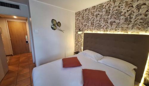 Classic Double Room - Non-Smoking