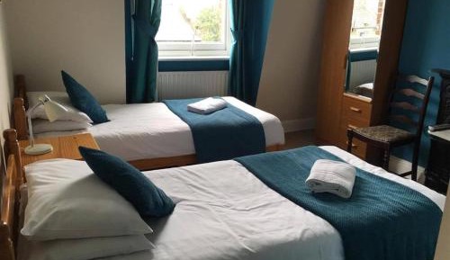 Twin Room with Shower