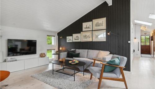 Three-Bedroom Vacation Home 