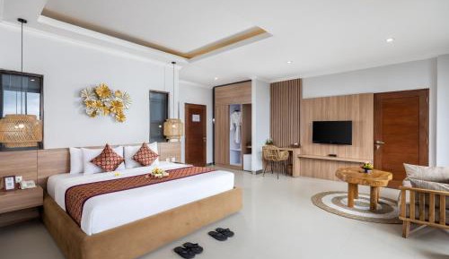 Suite Pool View