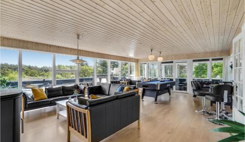 Eight-Bedroom Holiday Home