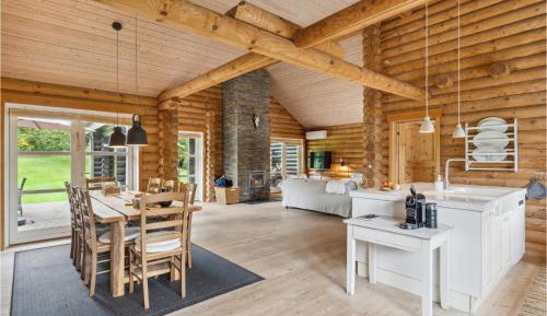 Three-Bedroom Vacation Home 