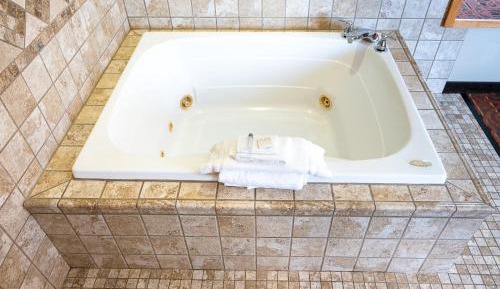 Suite with Hot Tub