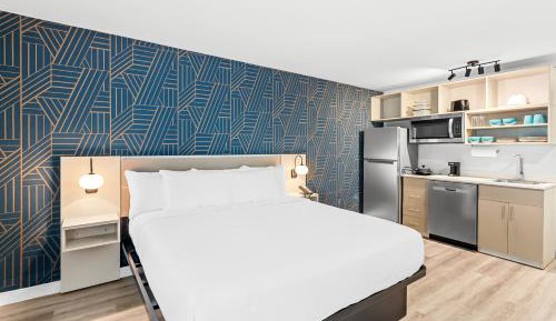 Queen Suite - Non Smoking/Pet Friendly