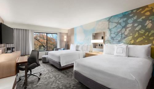 Queen Room with Two Queen Beds - Hearing Accessible