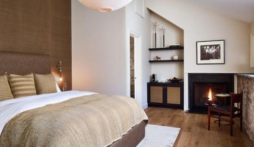 Deluxe Room with Fireplace & Soaking Tub